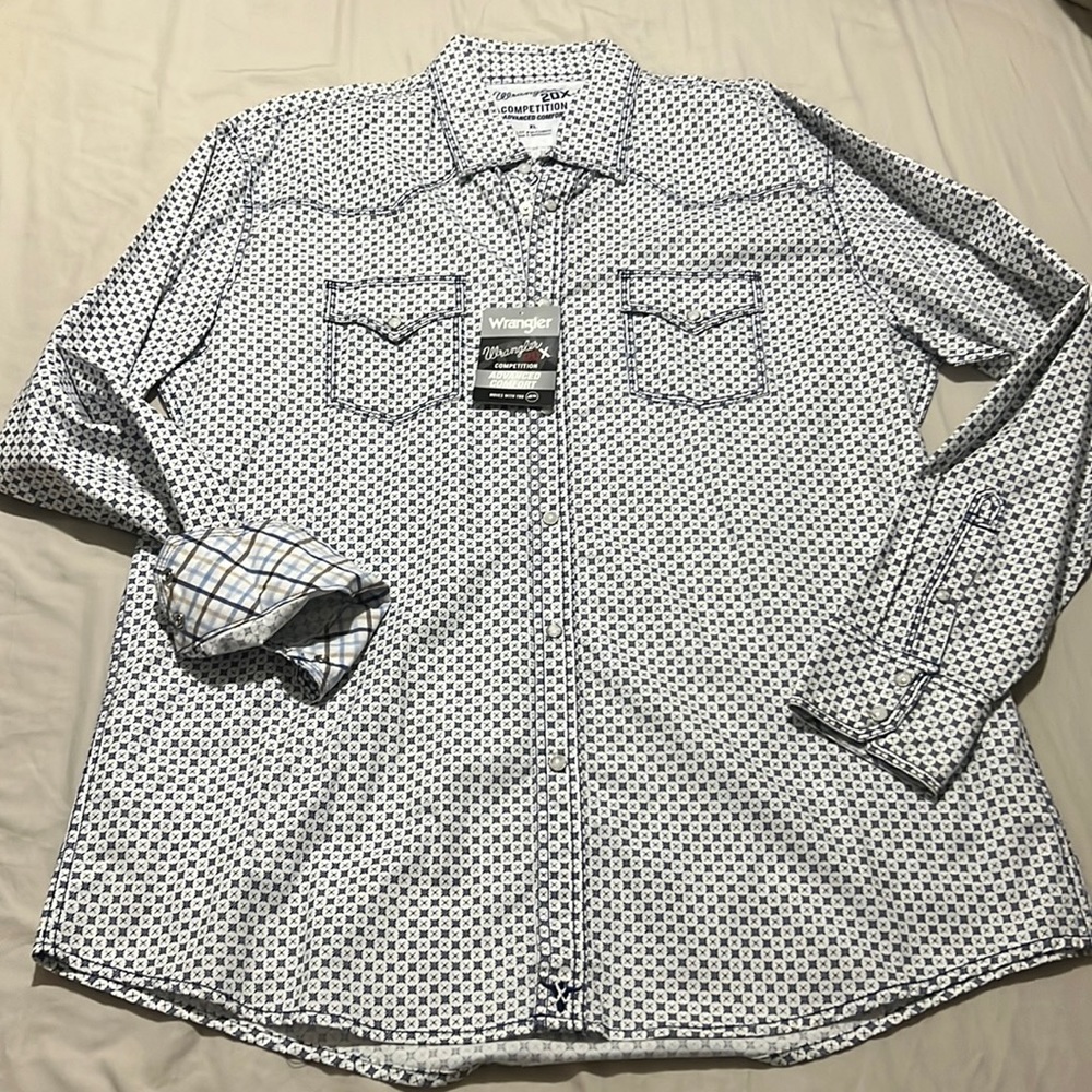 Men’s XL, collared button-down long sleeve